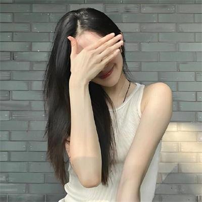 穿黄靴子的女孩